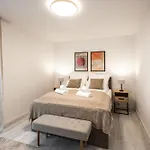 Penthouse Mit Parkplatz Und Terrasse, 15 Min Von Koeln Hbf Appartement