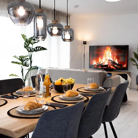 Appartement Penthouse Mit Terrasse, 15 Min Bis Koeln Zentrum, Nahe Messe Und Phantasialand Kerpen (North Rhine-Westphalia)