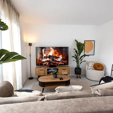 Penthouse Mit Parkplatz Und Terrasse, 15 Min Von Koeln Hbf