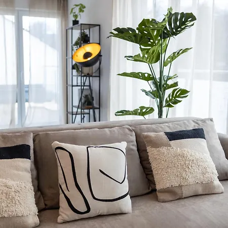 Penthouse Mit Parkplatz Und Terrasse, 15 Min Von Koeln Hbf Apartmán