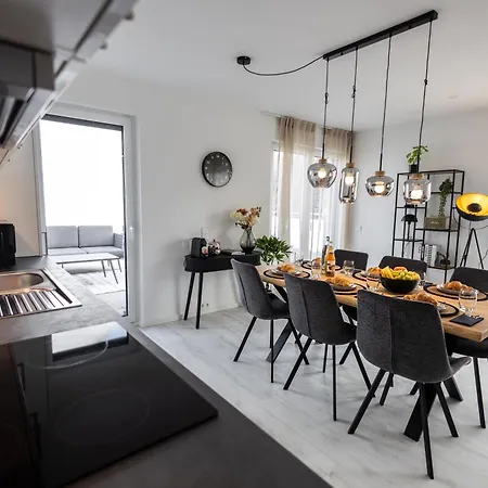 Penthouse Mit Parkplatz Und Terrasse, 15 Min Von Koeln Hbf *