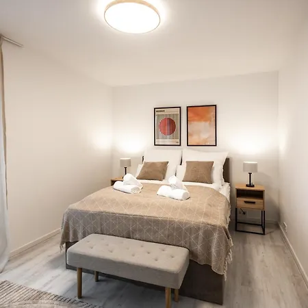 Penthouse Mit Parkplatz Und Terrasse, 15 Min Von Koeln Hbf Apartmán