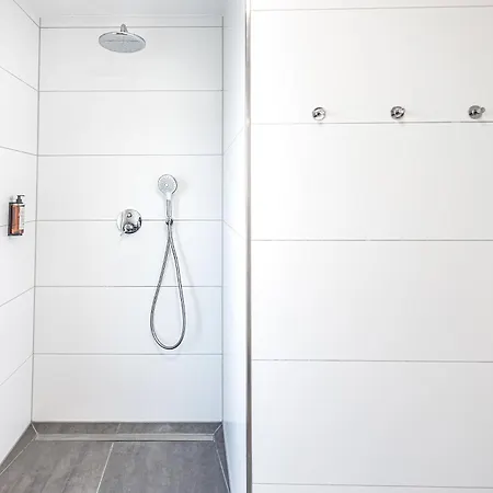 Penthouse Mit Parkplatz Und Terrasse, 15 Min Von Koeln Hbf Apartmán