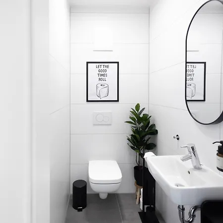 Apartmán Penthouse Mit Parkplatz Und Terrasse, 15 Min Von Koeln Hbf Kerpen (North Rhine-Westphalia)