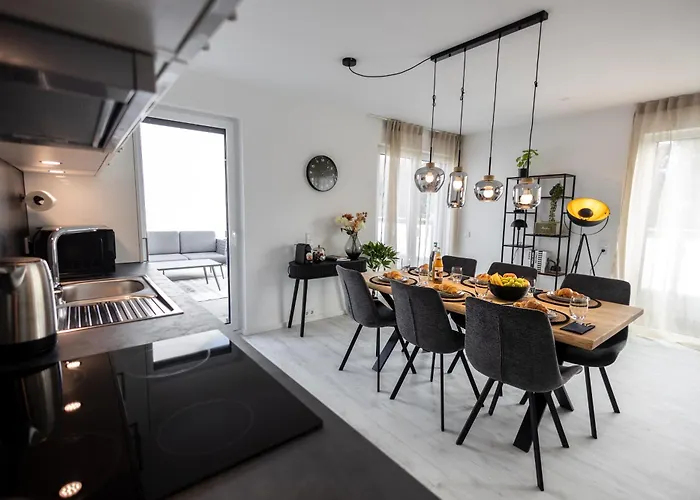 Penthouse Mit Parkplatz Und Terrasse, 15 Min Von Koeln Hbf *