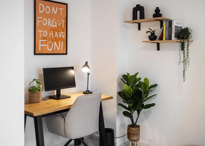 Penthouse Mit Terrasse, 15 Min Bis Koeln Zentrum, Nahe Messe Und Phantasialand Appartement *